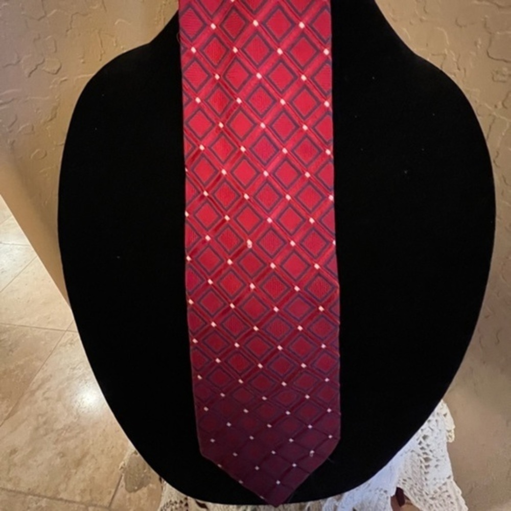 Tommy Hilfiger Men's Red Diamond Neck Tie Silk